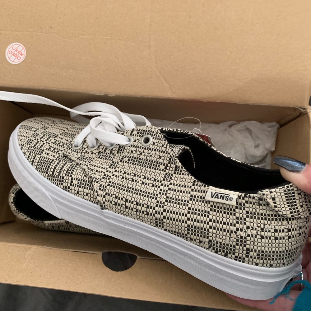 Vans Camden Deluxe Black size 9.5 in Women’s